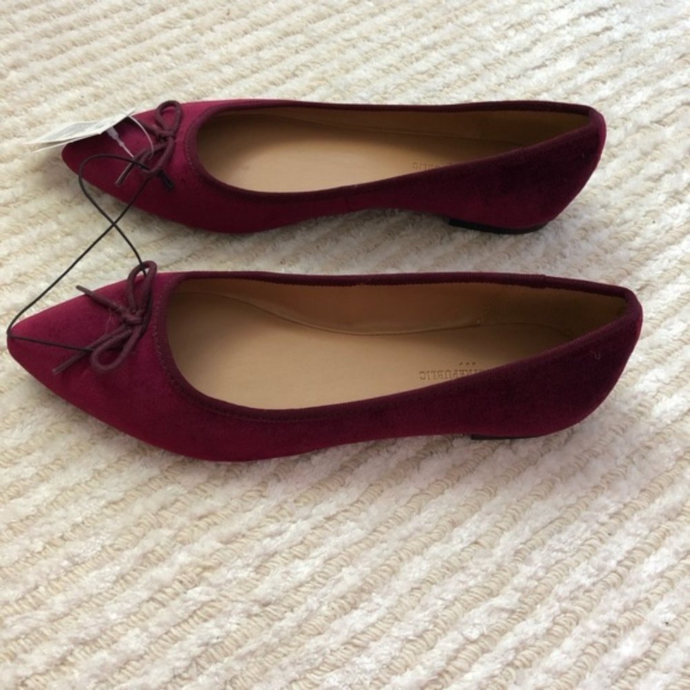 Banana Republic velour cranberry flats Sz 8